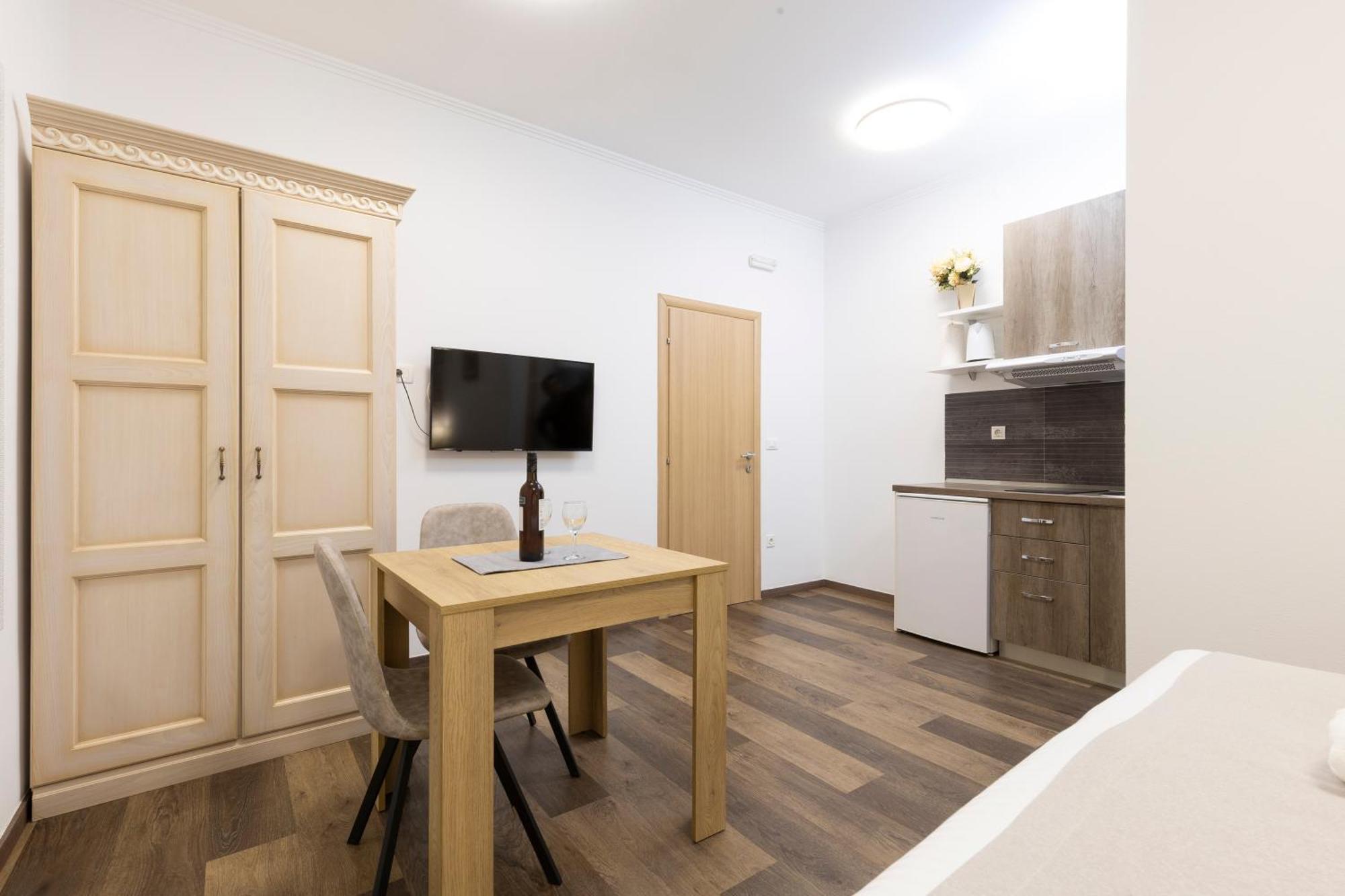 Split Varos Inn Экстерьер фото